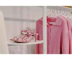 what colours go with pale pink clothes